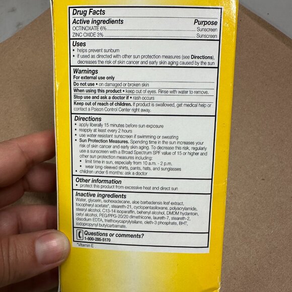 Olay Complete Lotion Moisturizer with SPF 15 Sensitive, 6.0 oz New in Box - Picture 2 of 3